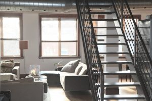 מדרגות שיפוץ דירה